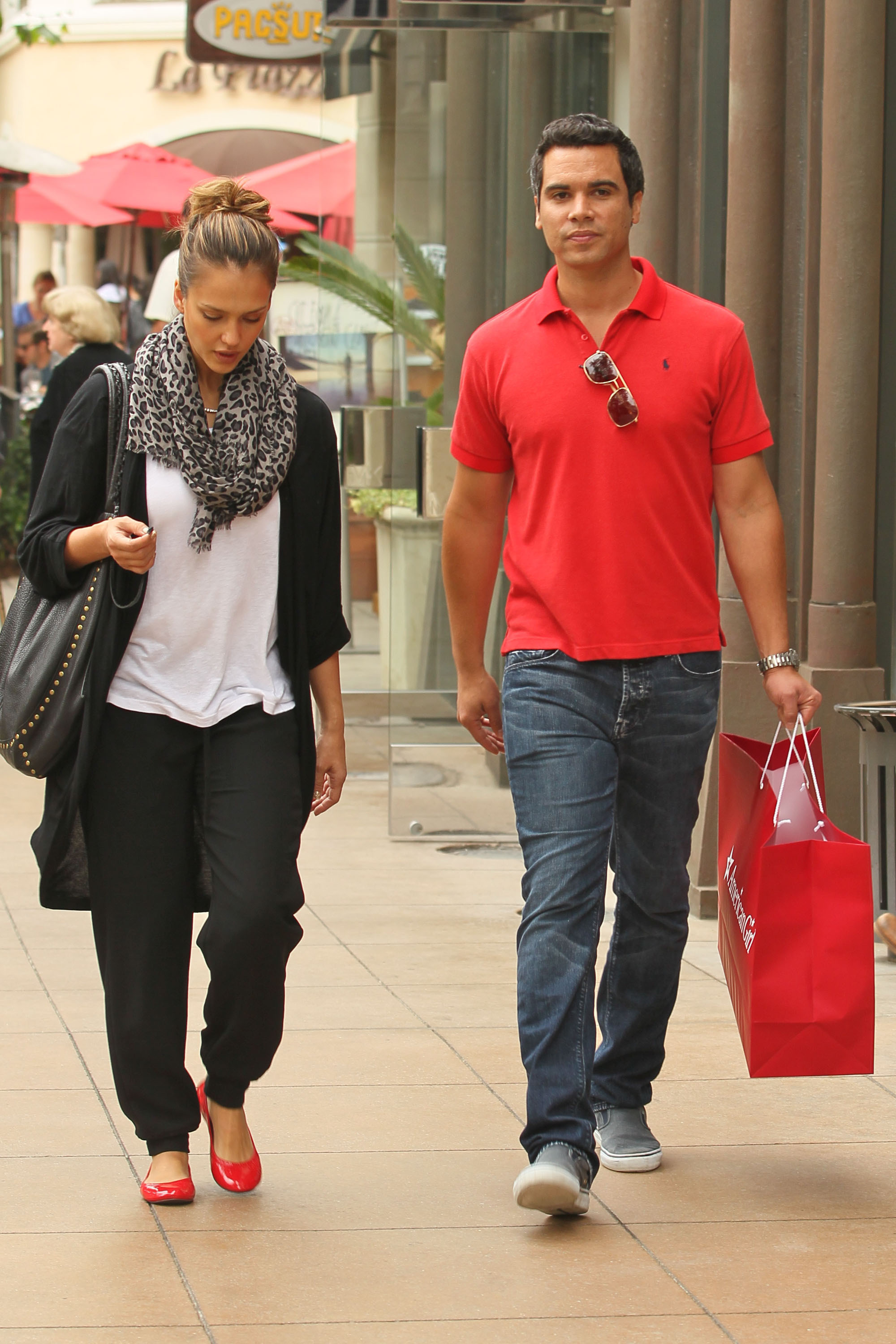 Jessica Alba and Cash Warren go shopping at The Grove | Picture 85966